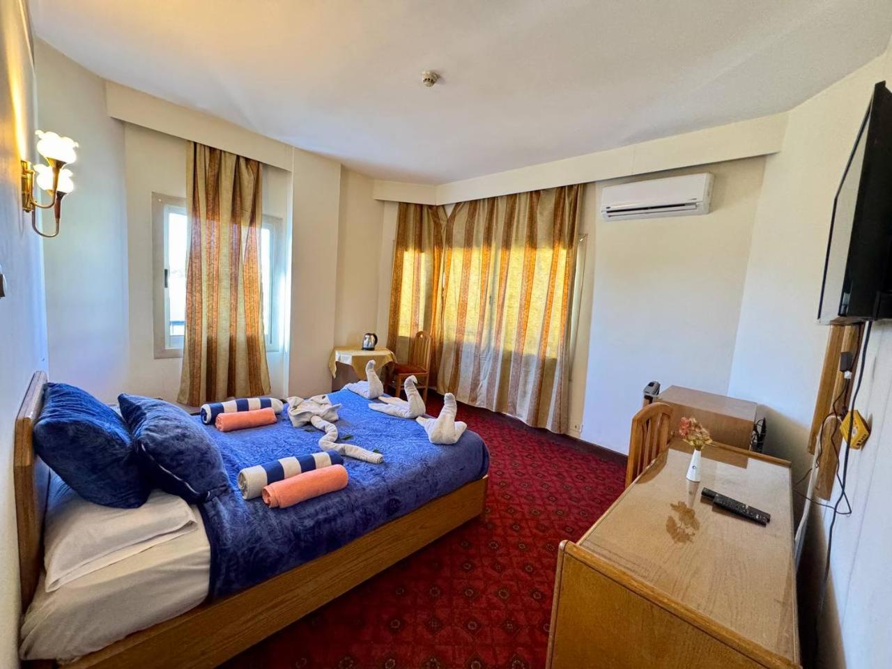 Queens Valley Hotel Luxor Exteriér fotografie
